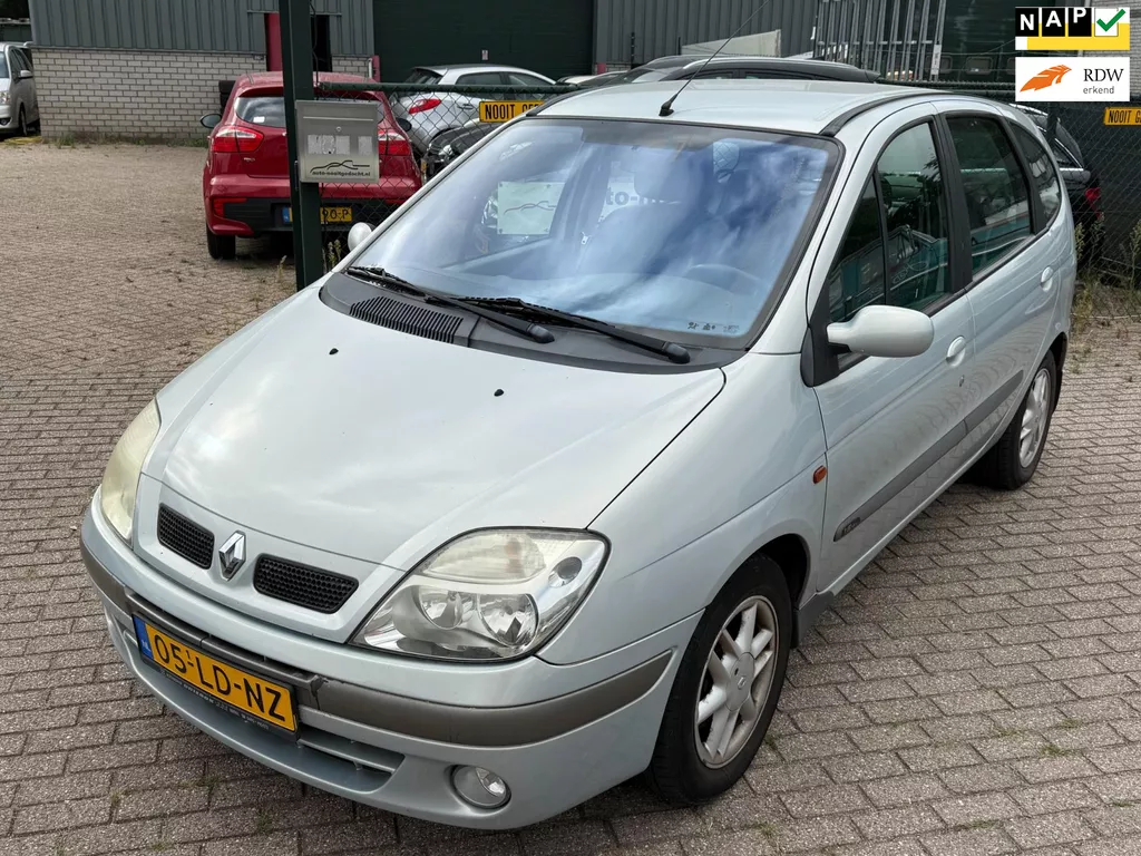 Renault Sc&eacute;nic 1.6-16V Expression Sport