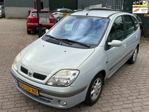 Renault Sc&eacute;nic 1.6-16V Expression Sport